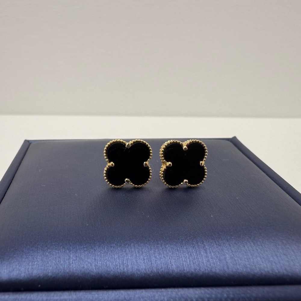 18K Yellow Gold Elegant Black and Gold Clover Stud Earrings
